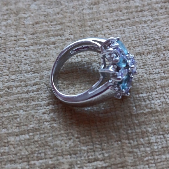 Silver Tone Rhinestone Flower Ring - Picture 12 of 13